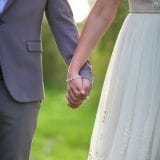 שמלת כלה של פלורה, צבע פנינה, מרשימה לחופה ומאוד נוחה לריקודים